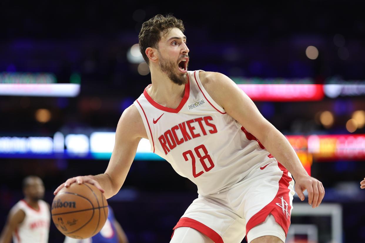 世界杯直播app安装-愿做火箭队第18人？32岁控卫自荐，愿联手申京+KD！底薪就能拿下